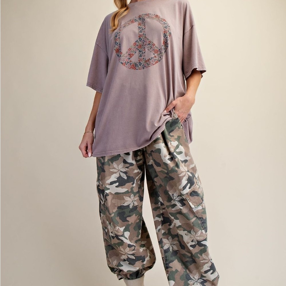 Easel Mauve Floral Peace Sign Short Sleeve Tee